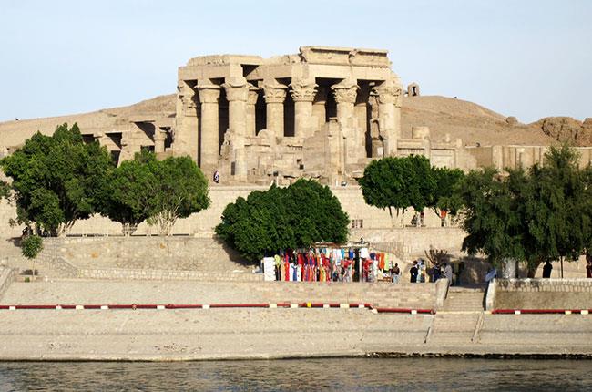 KOM OMBO